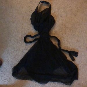 A black costume. With a braid that wraps around.